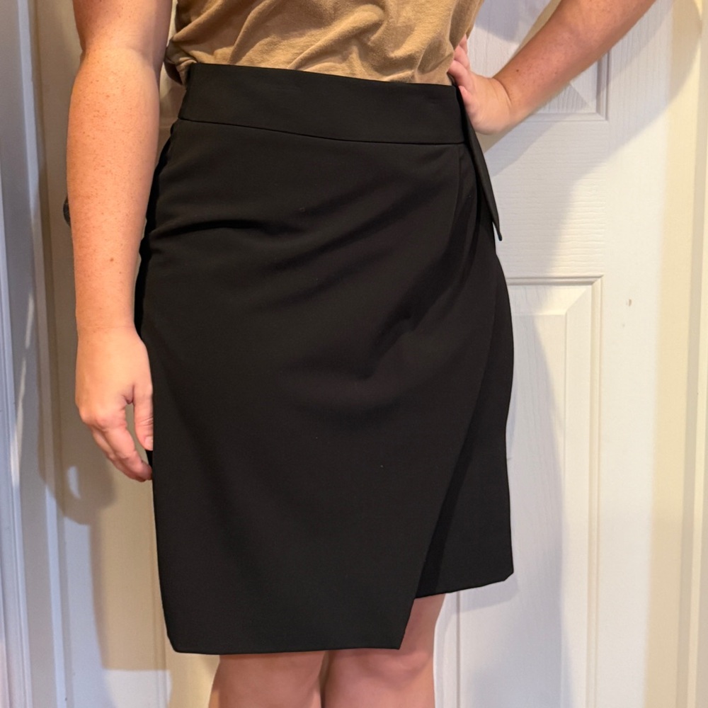 Women’s White House Black Market Black Pencil Skirt. Size 4. - Picture 3 of 13